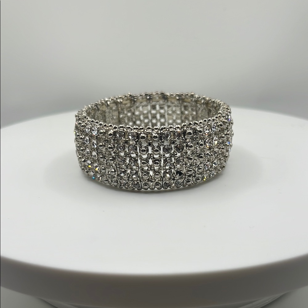 1331Cara New York Silver Crystal Stretch Bracelet 42$